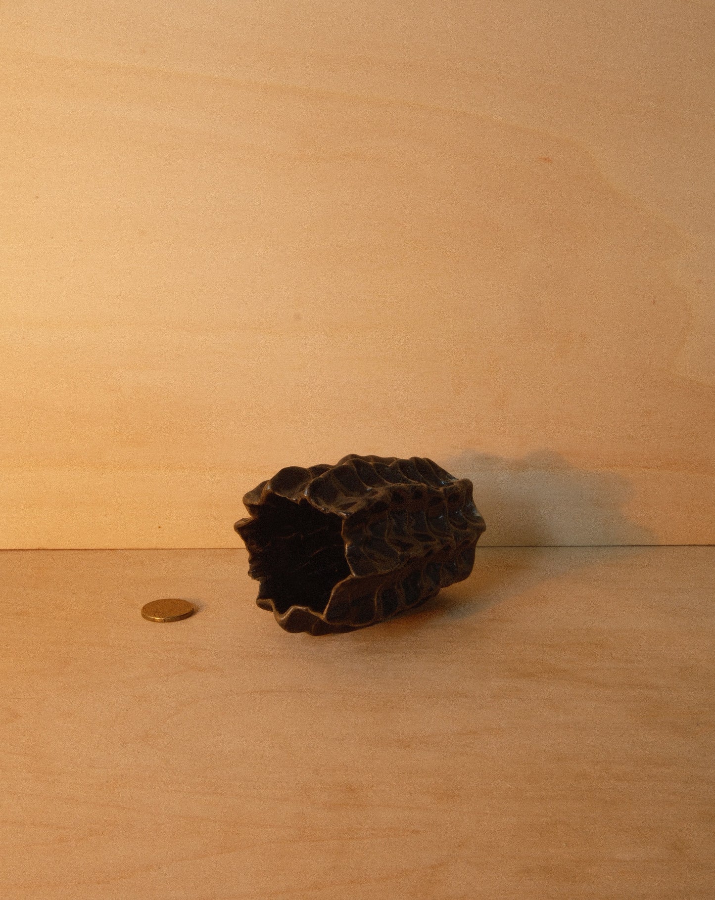 BLACK MOREL VASE 002