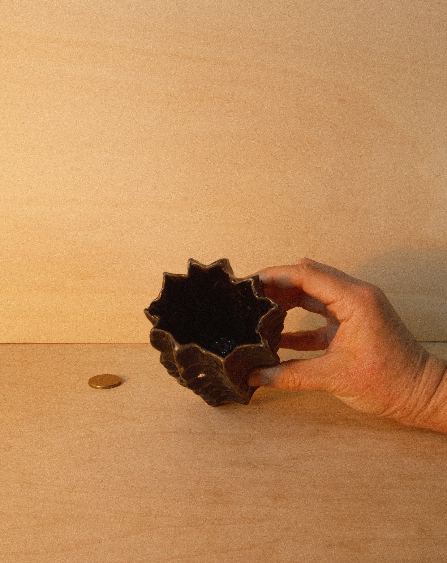 BLACK MOREL VASE 002