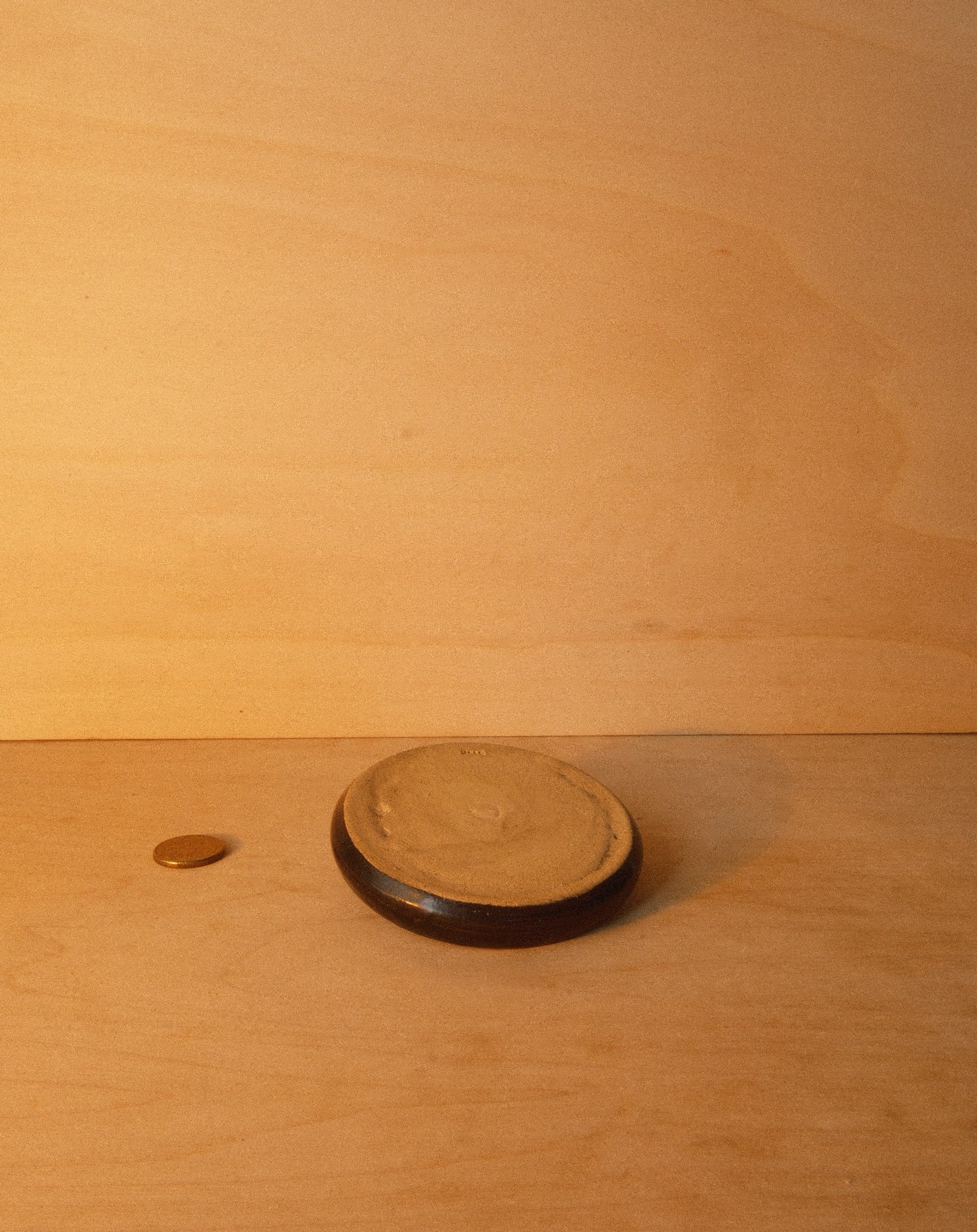 BLACK INCENSE DISH 001