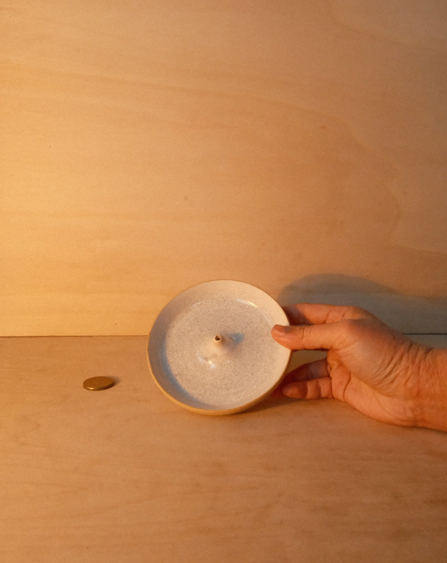 WHITE INCENSE DISH 002