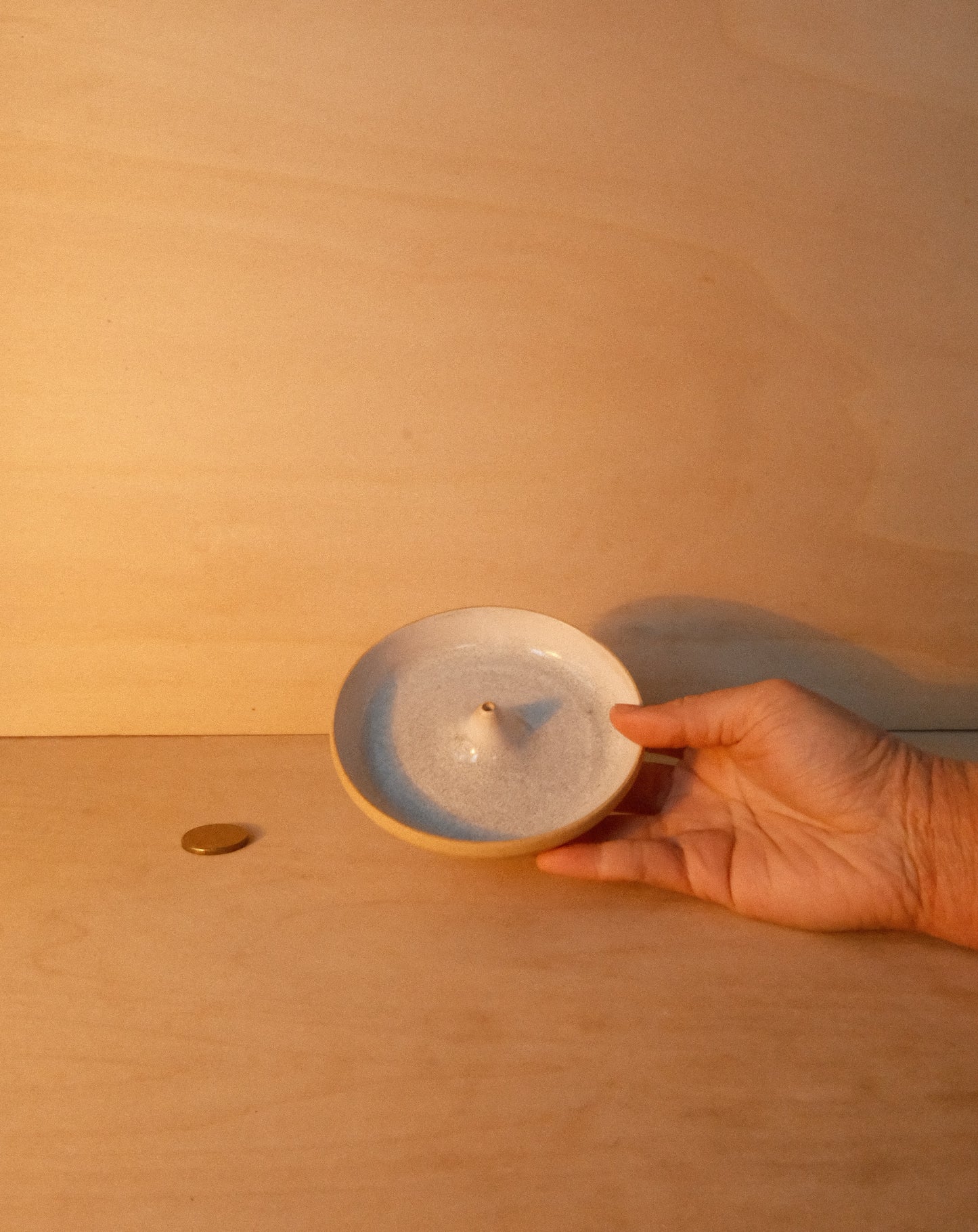 WHITE INCENSE DISH 002