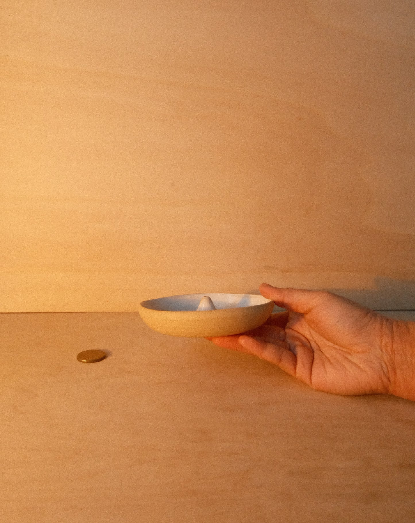 WHITE INCENSE DISH 002
