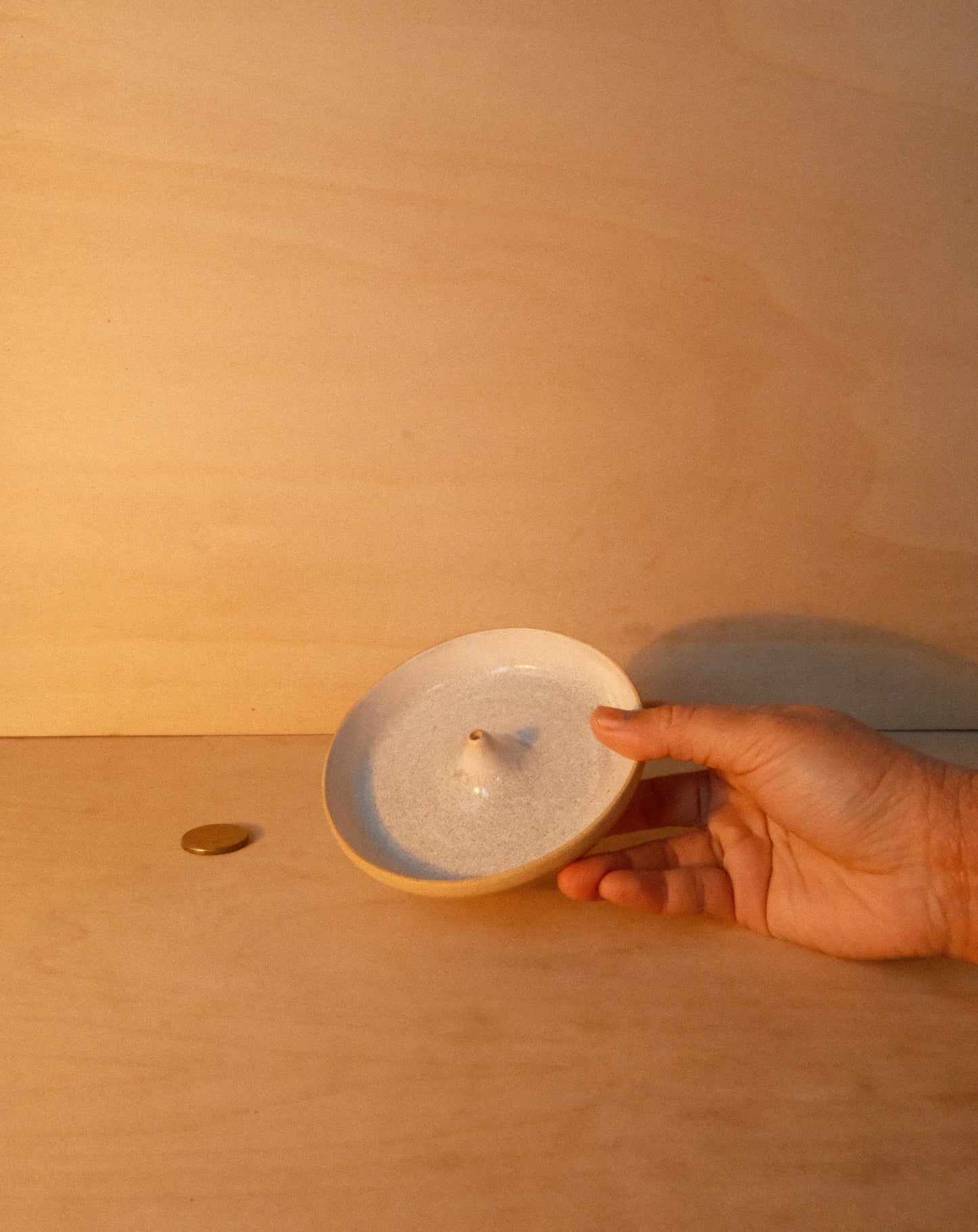 WHITE INCENSE DISH 002