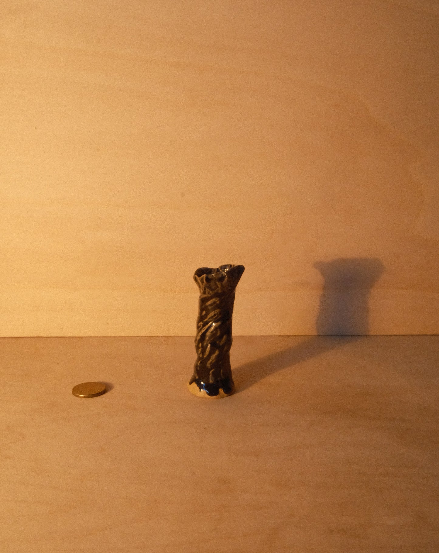 BLACK SHROOM VASE 001