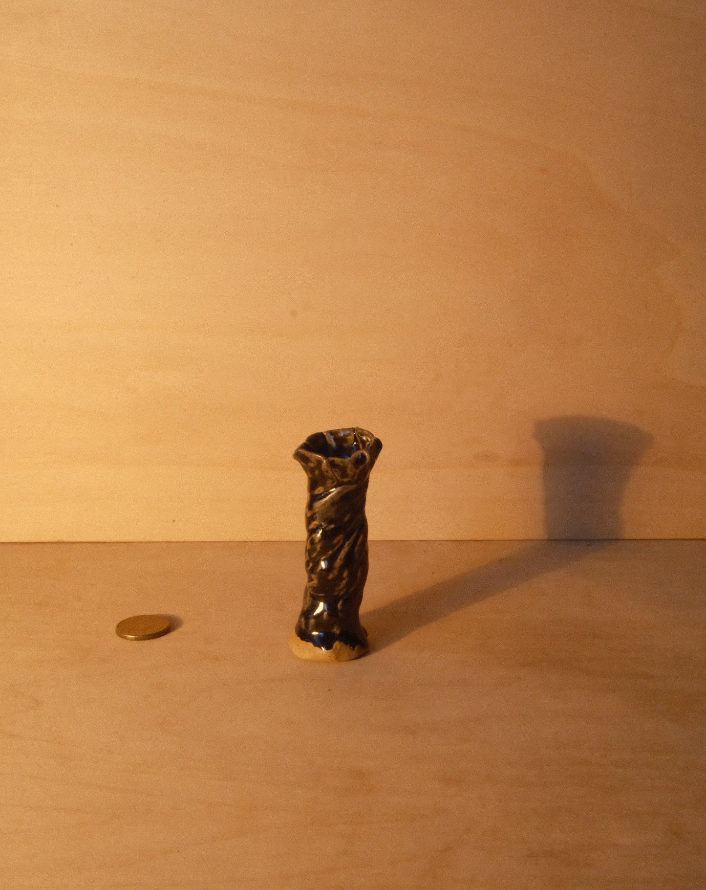BLACK SHROOM VASE 001