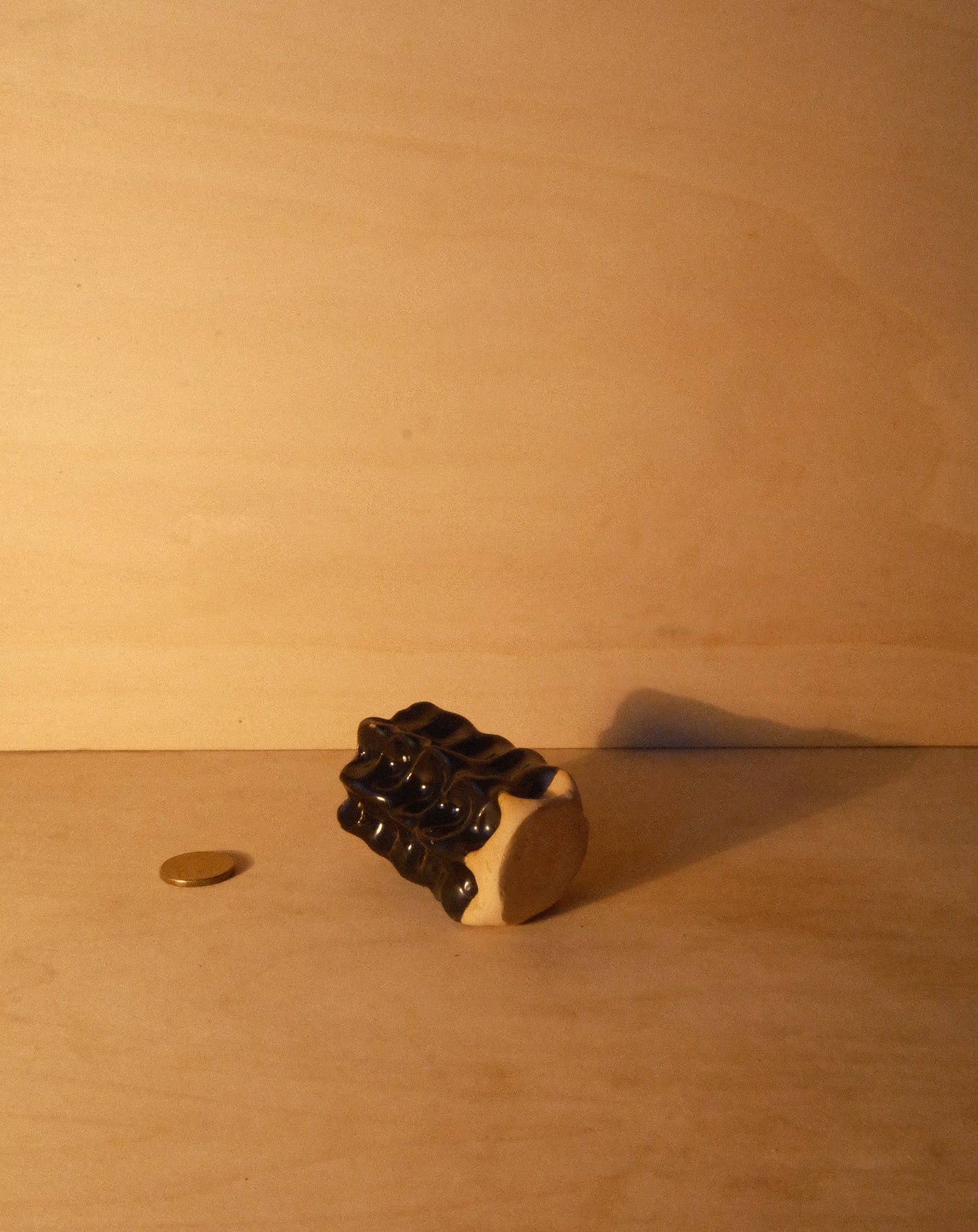 BLACK MOREL VASE 006