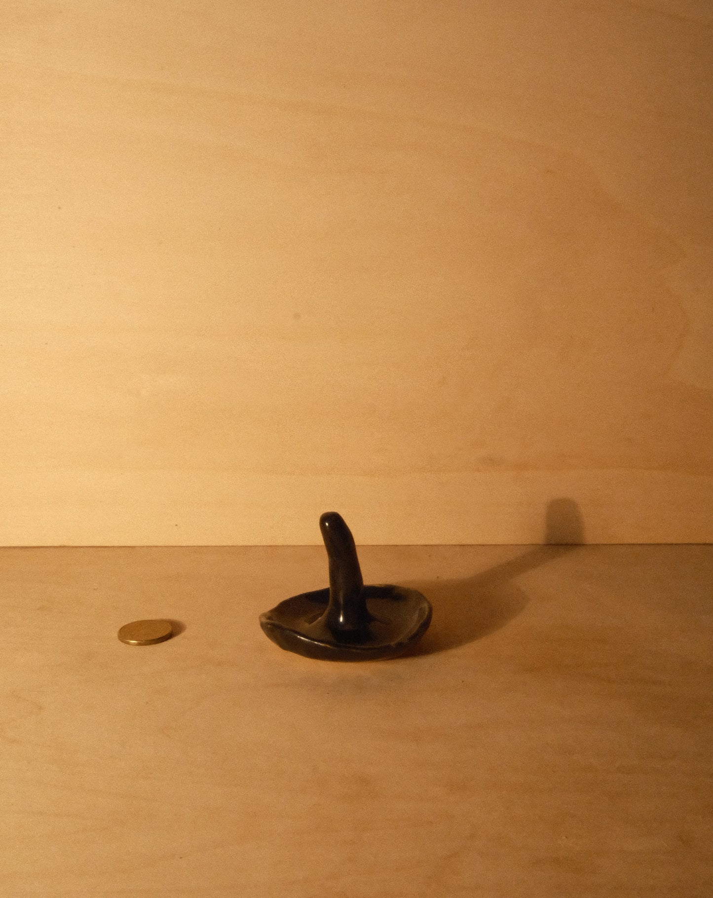 BLACK SHROOM RING DISH 001