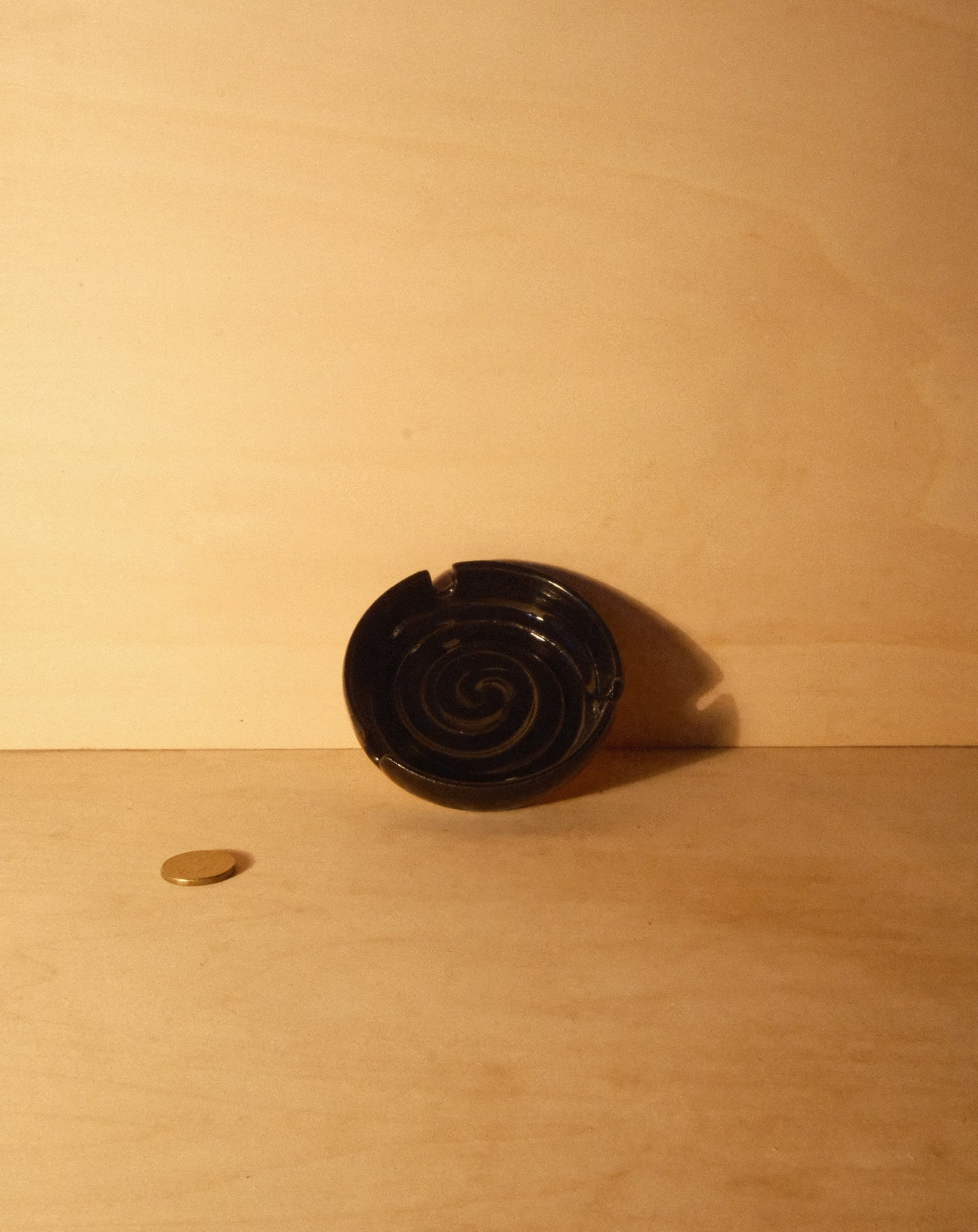 BLACK ASHTRAY 001