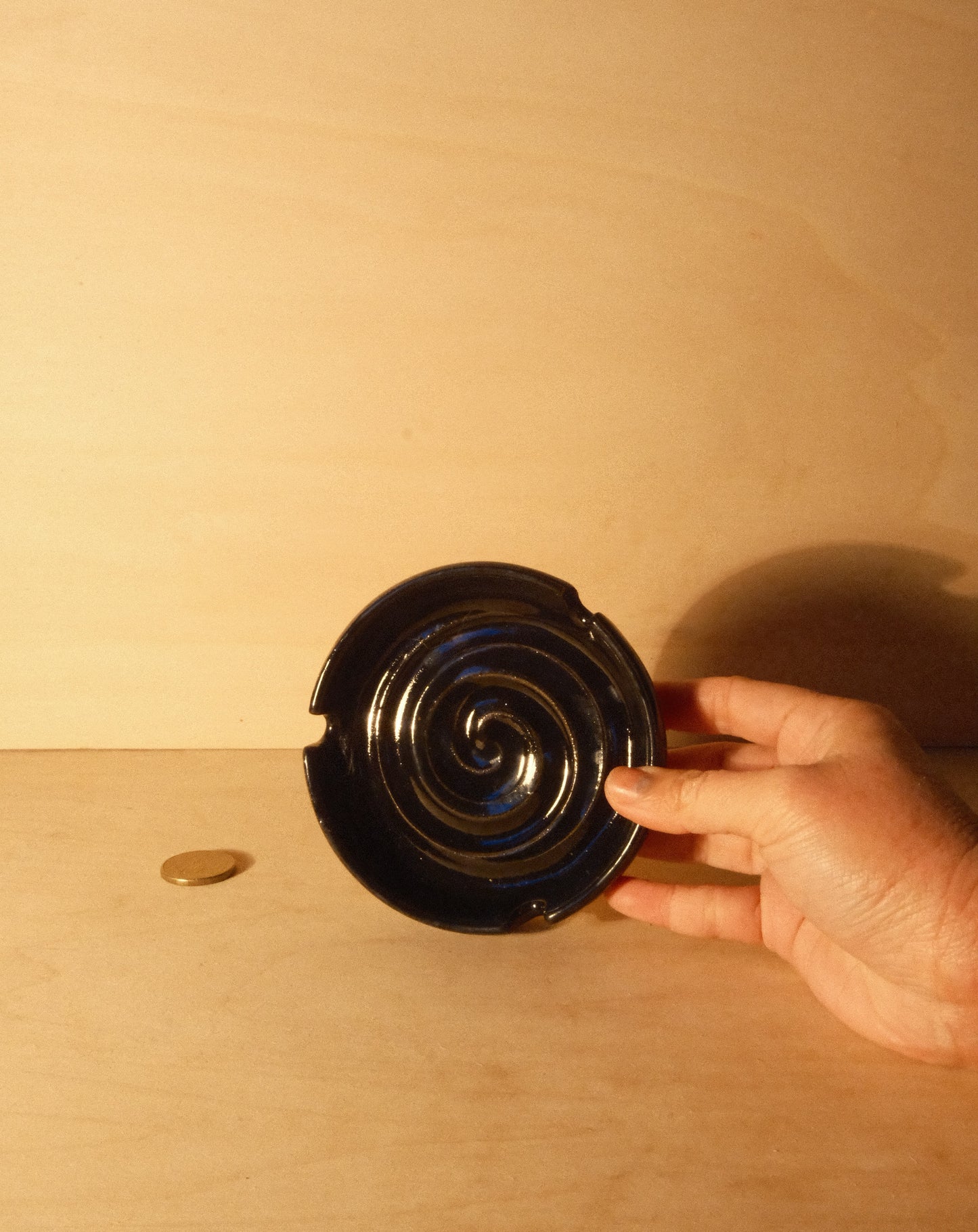 BLACK ASHTRAY 001