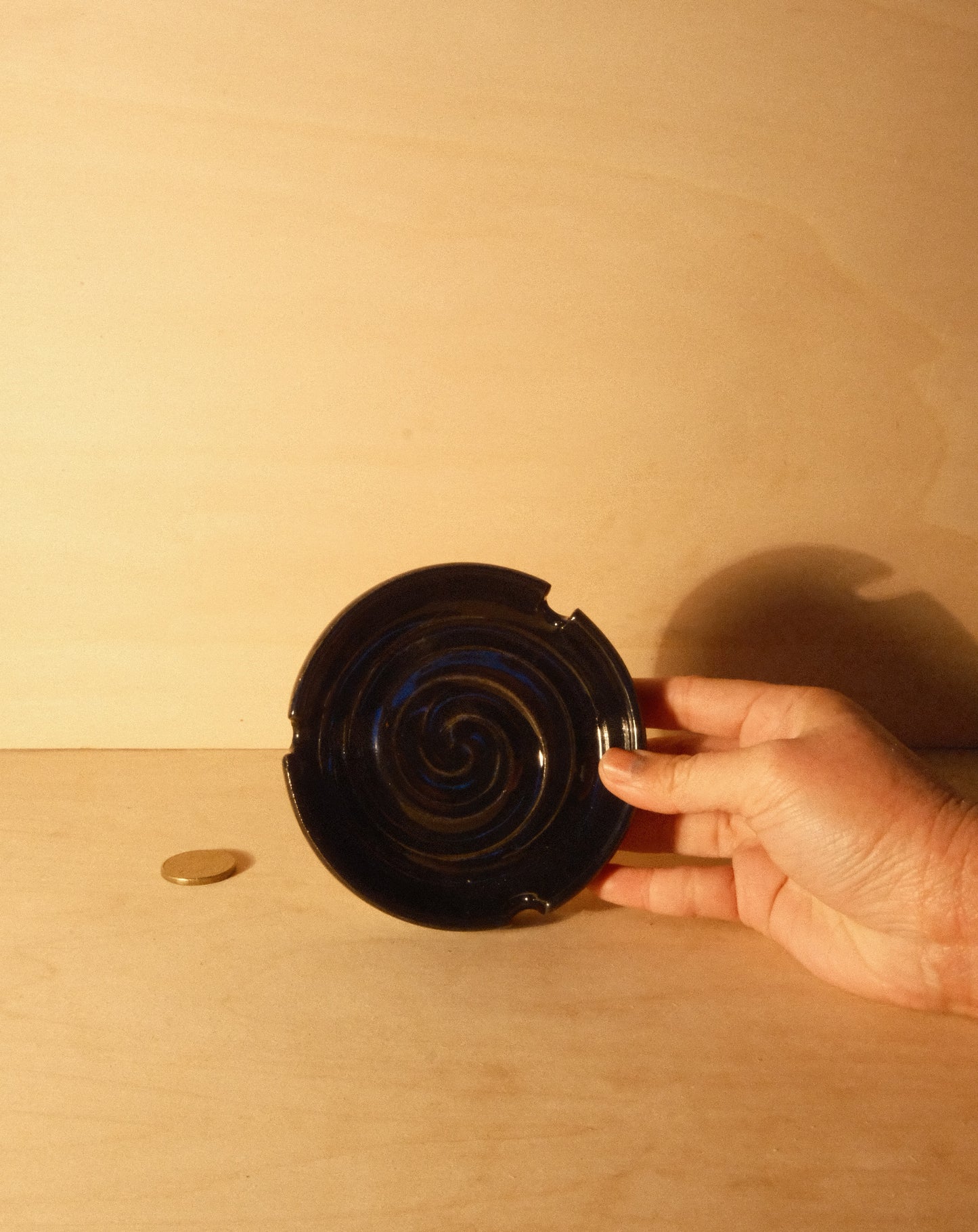 BLACK ASHTRAY 001