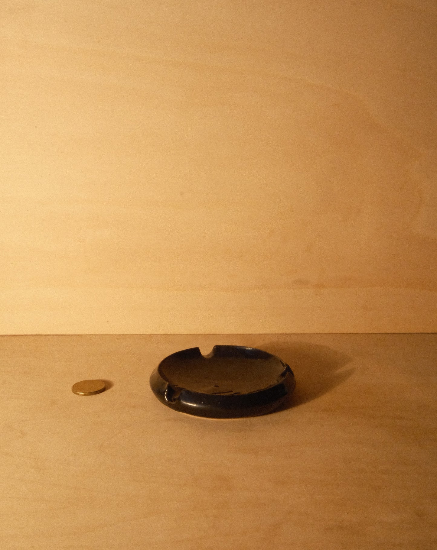 BLACK ASHTRAY 002