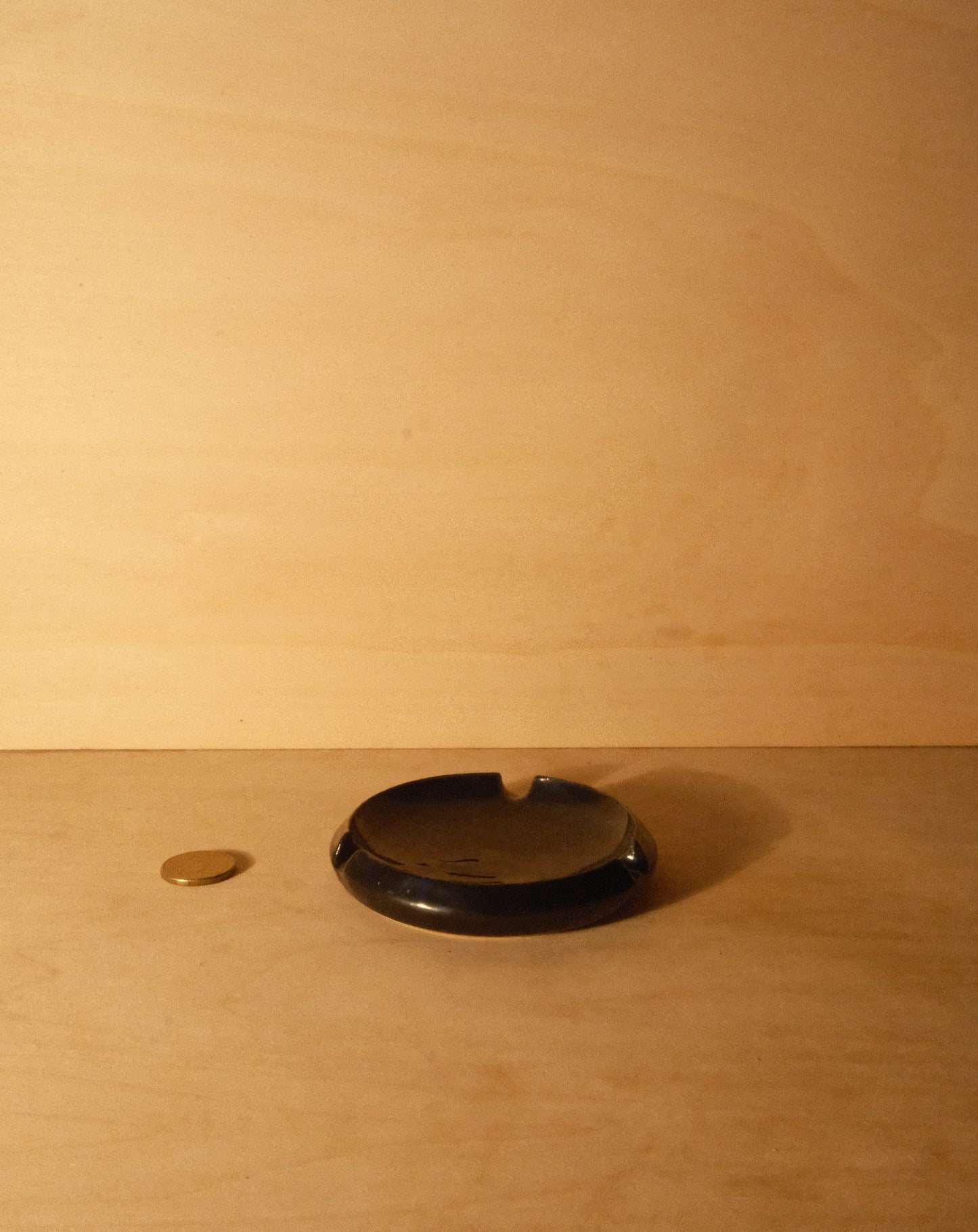 BLACK ASHTRAY 002