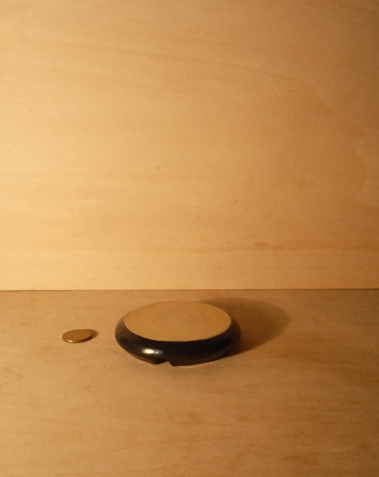 BLACK ASHTRAY 002
