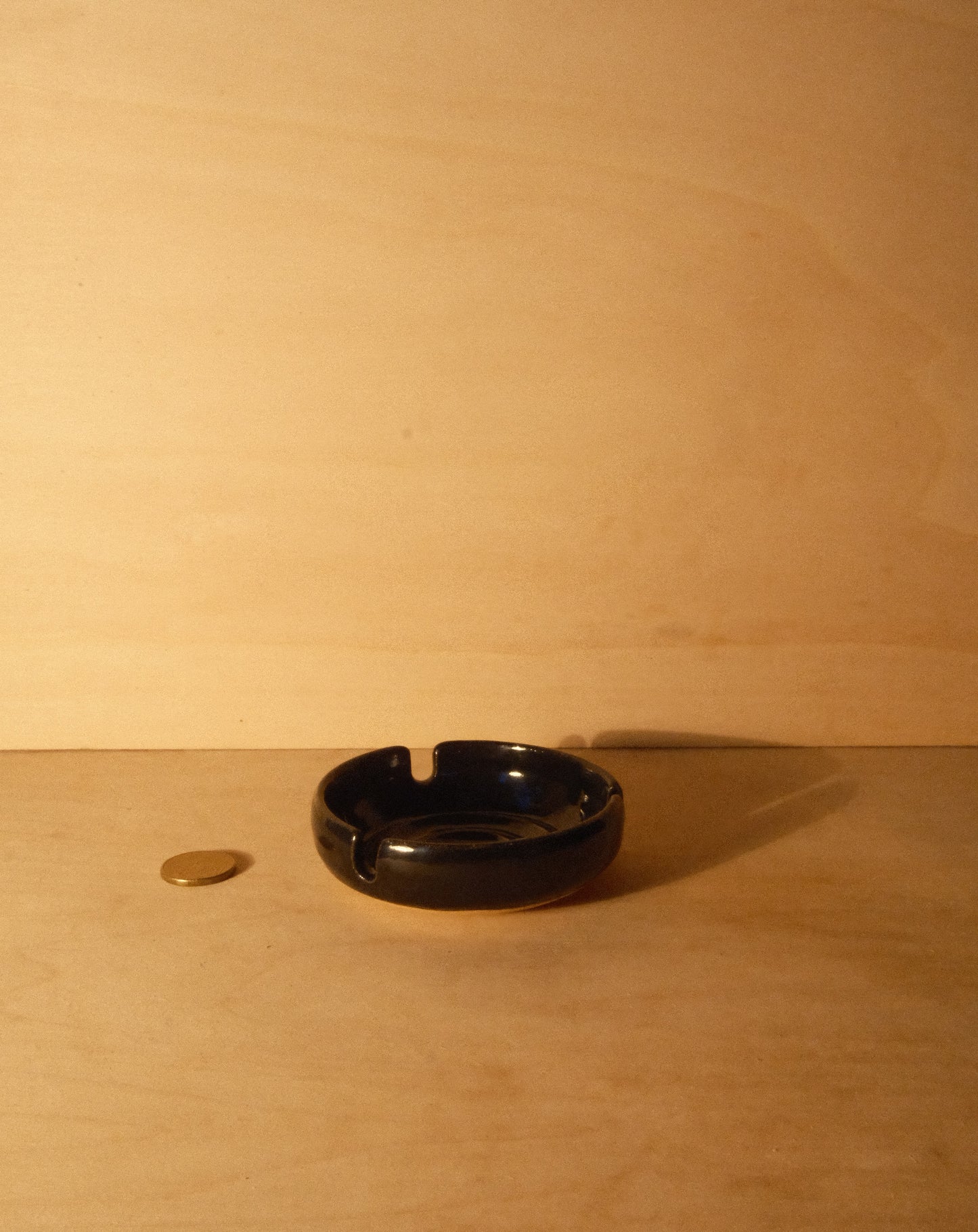 BLACK ASHTRAY 003