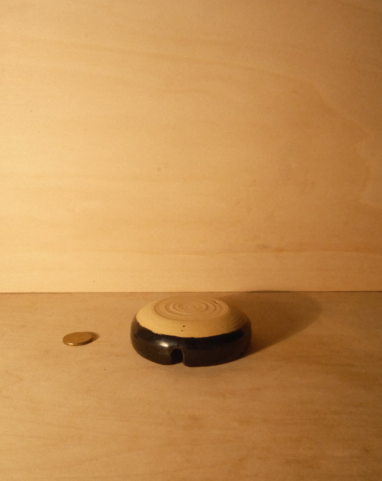 BLACK ASHTRAY 003