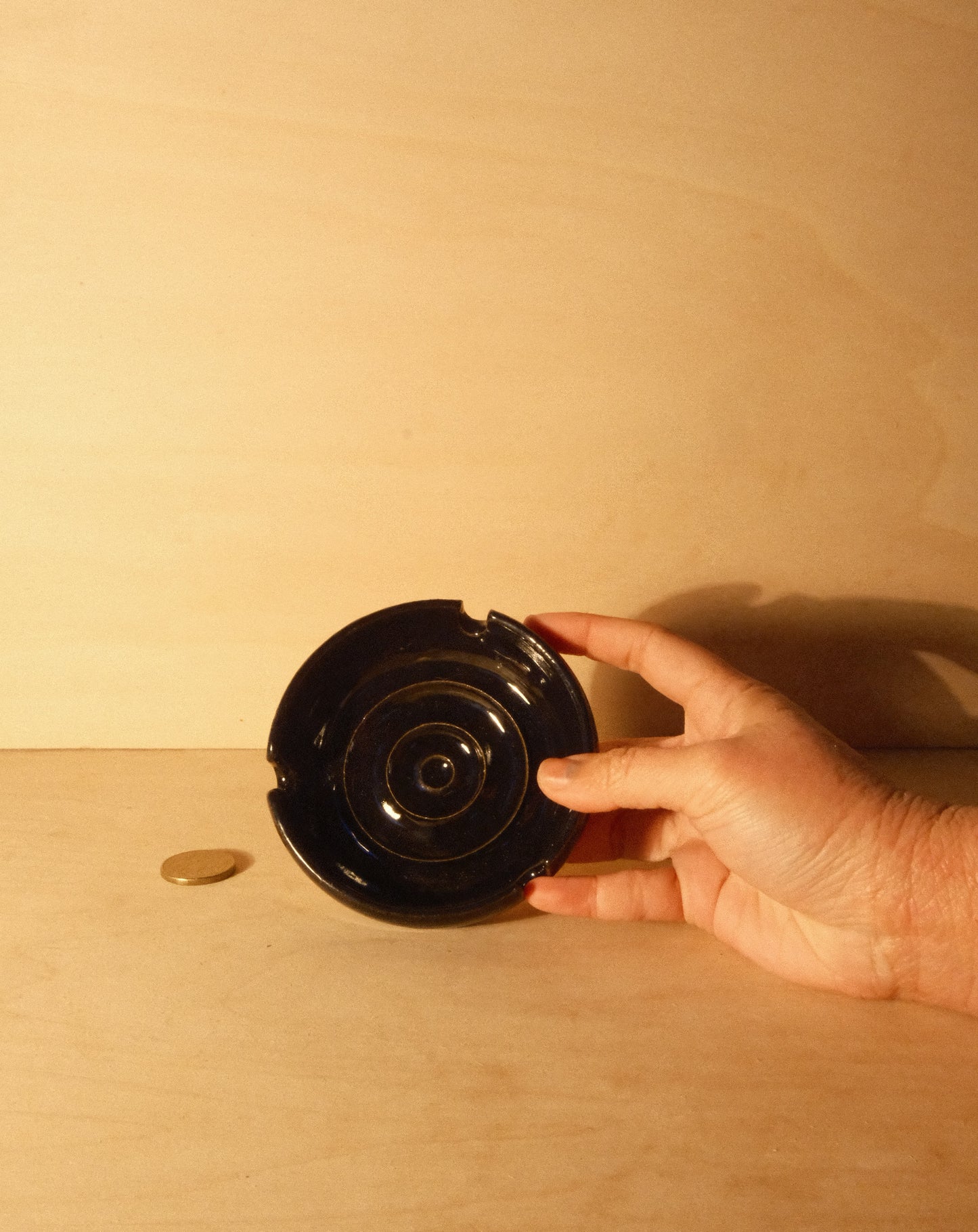BLACK ASHTRAY 003