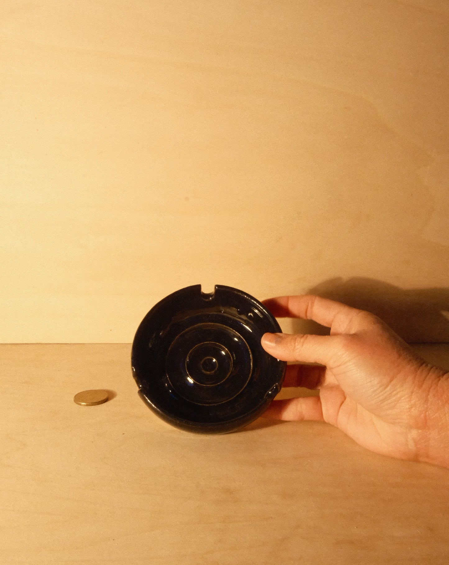 BLACK ASHTRAY 003