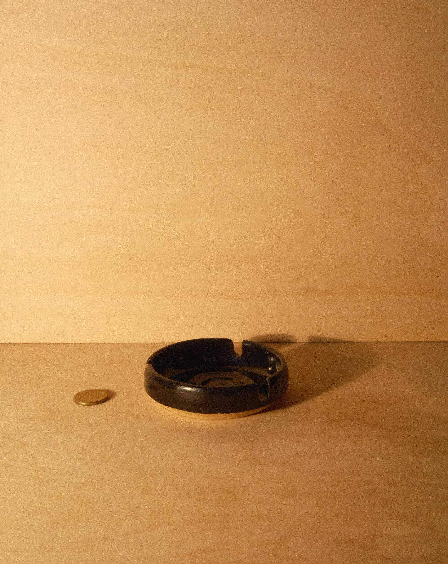 BLACK ASHTRAY 004