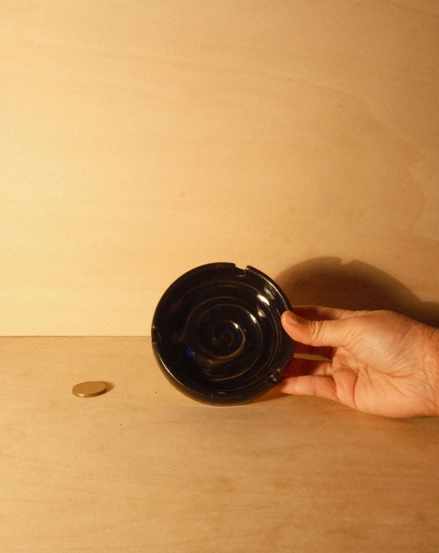 BLACK ASHTRAY 004