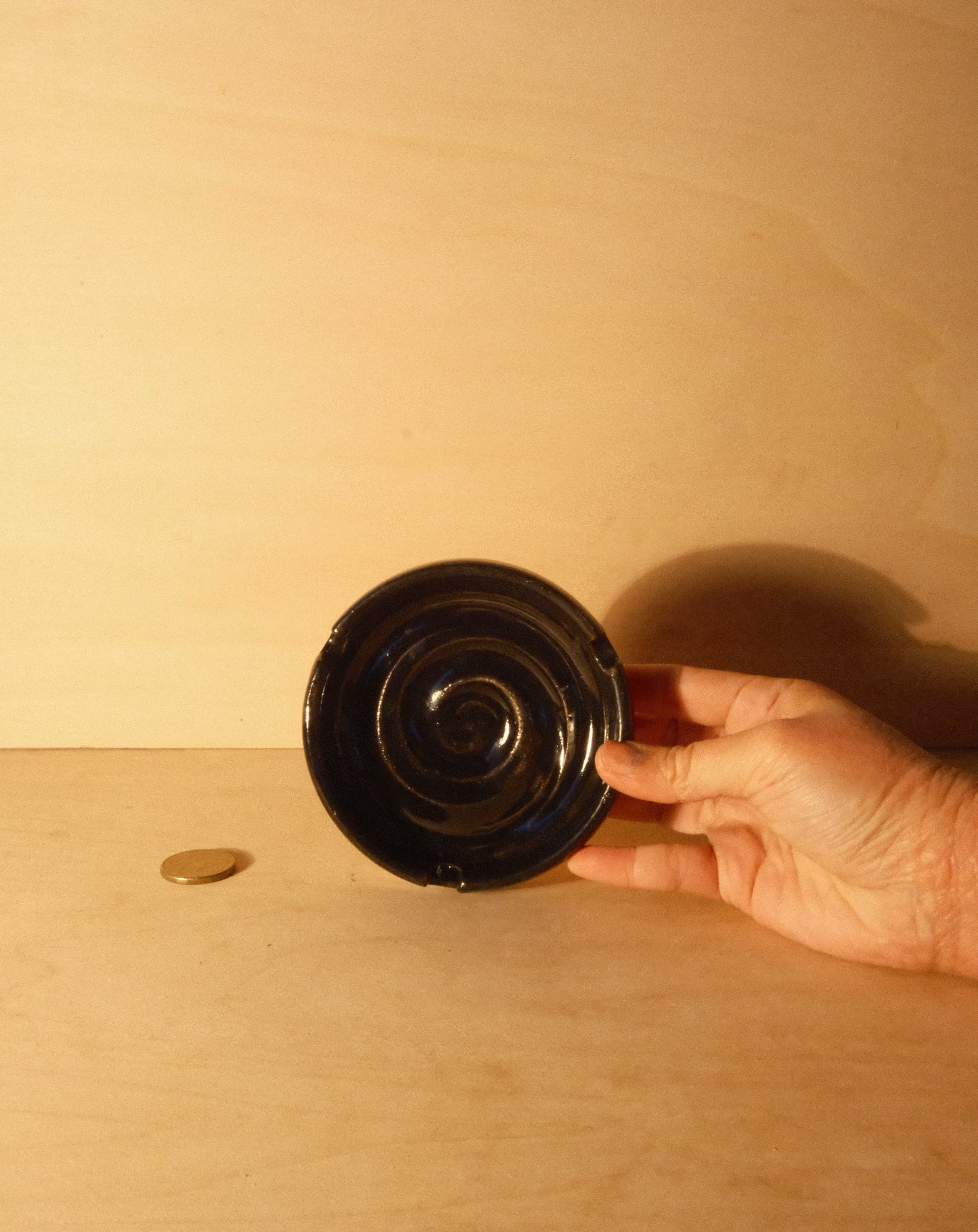 BLACK ASHTRAY 004