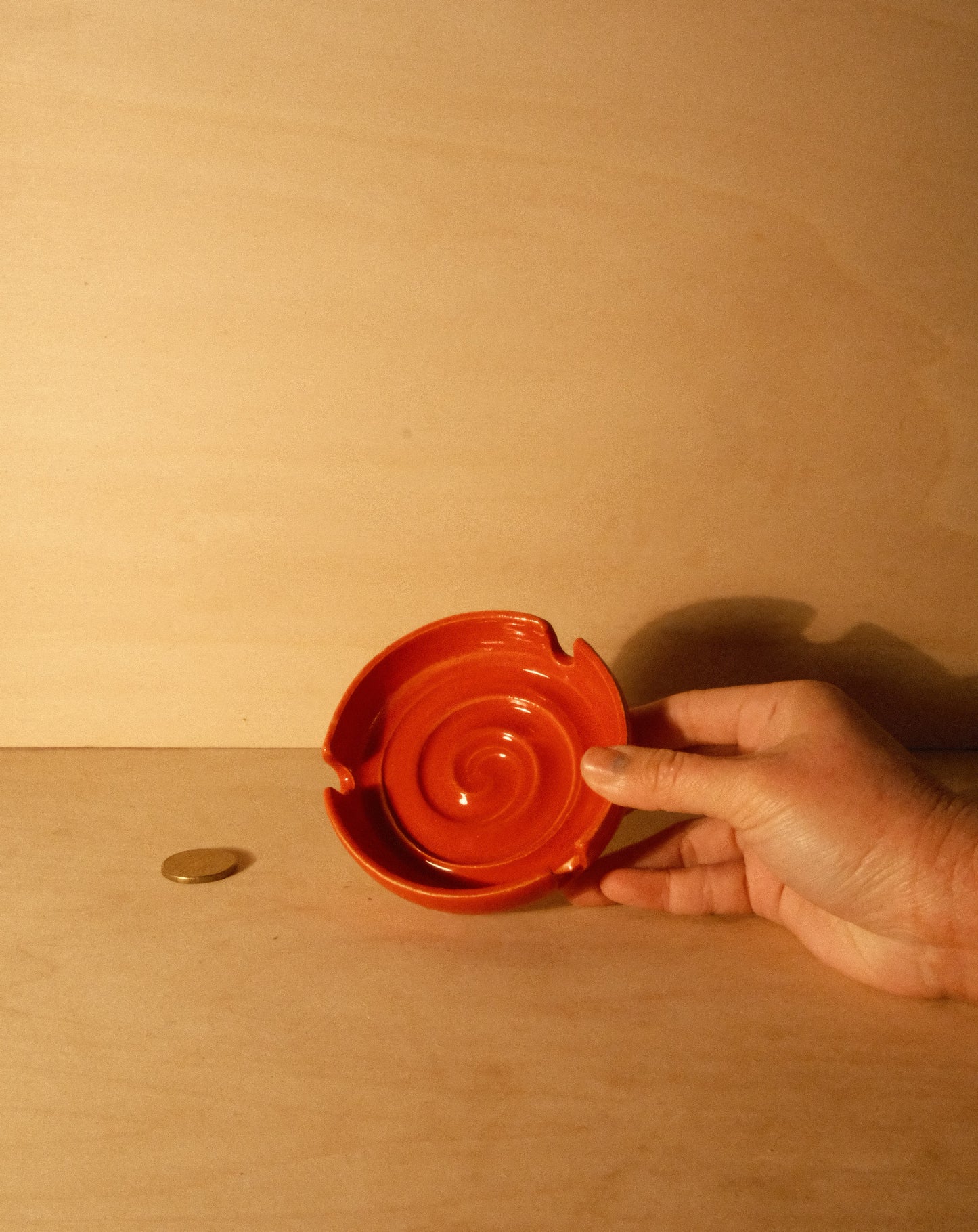 RED ASHTRAY 001