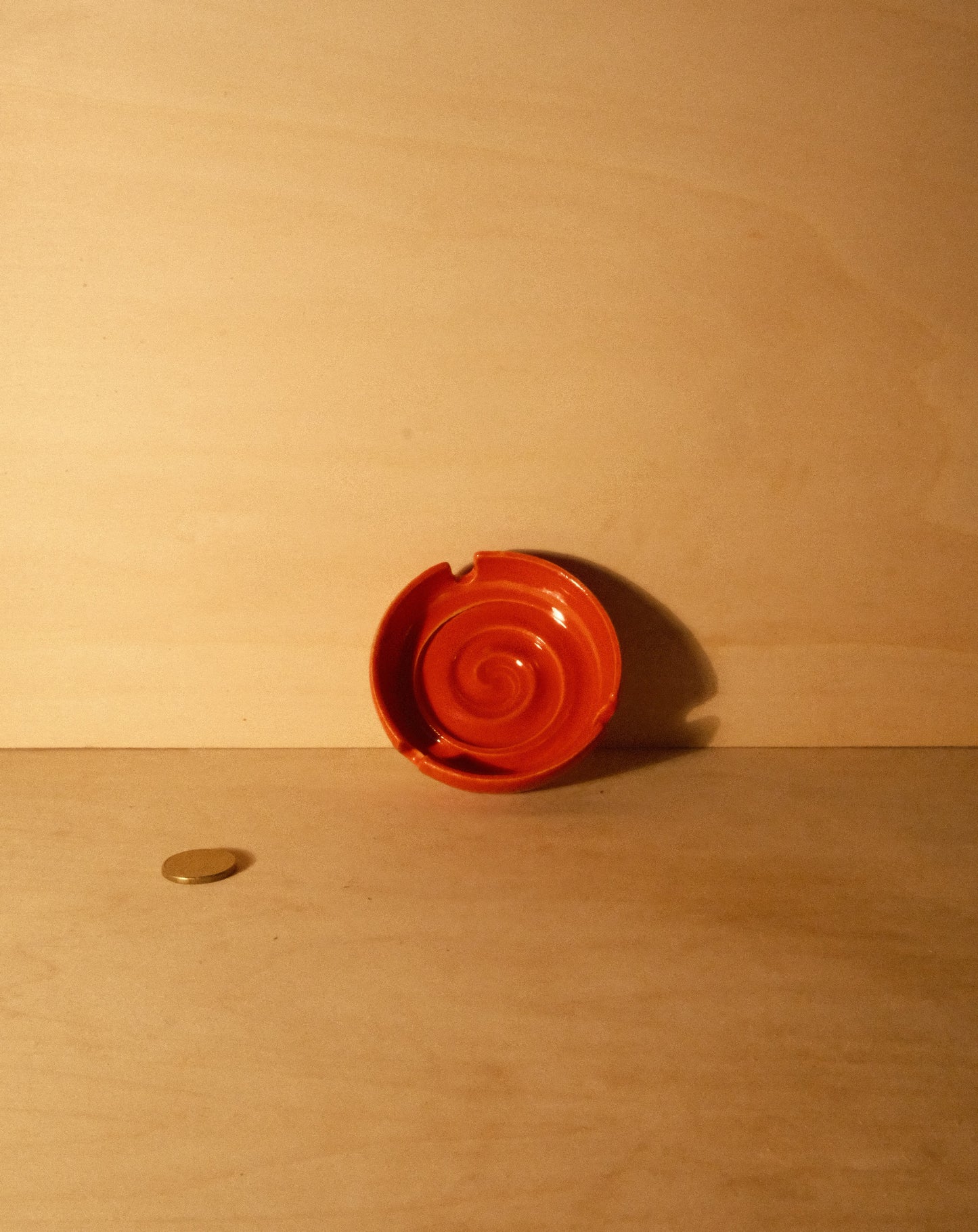 RED ASHTRAY 001