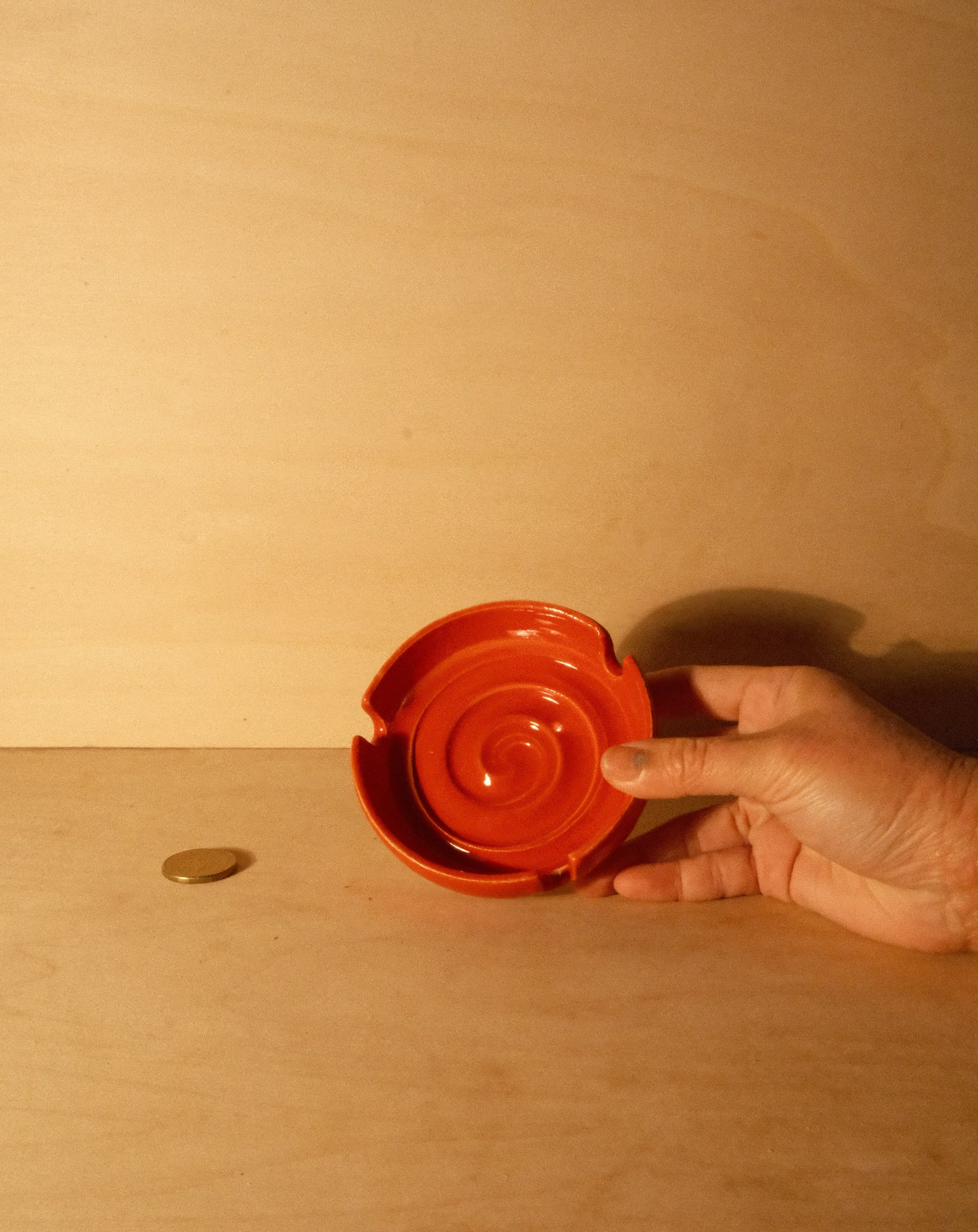 RED ASHTRAY 001