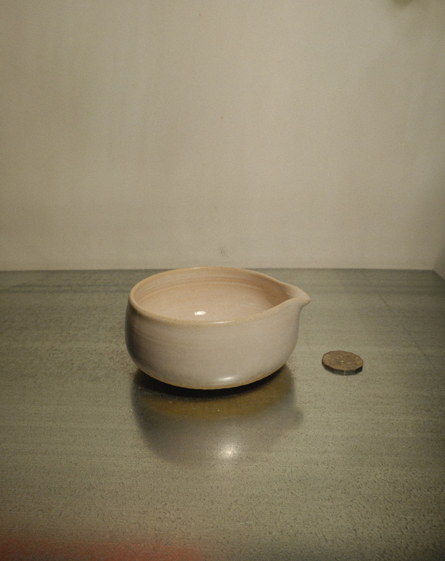 WHITE SATIN SPOUTED MATCHA BOWL