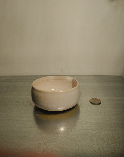 WHITE SATIN SPOUTED MATCHA BOWL