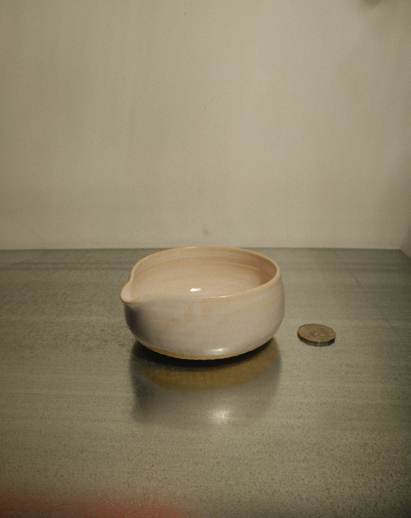 WHITE SATIN SPOUTED MATCHA BOWL