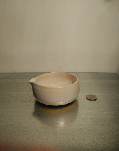 WHITE SATIN SPOUTED MATCHA BOWL