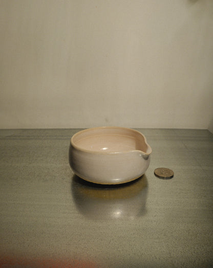 WHITE SATIN SPOUTED MATCHA BOWL