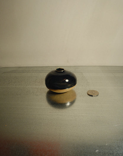 BLACK BUD VASE 001