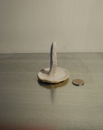 WHITE SHROOM RING HOLDER 002