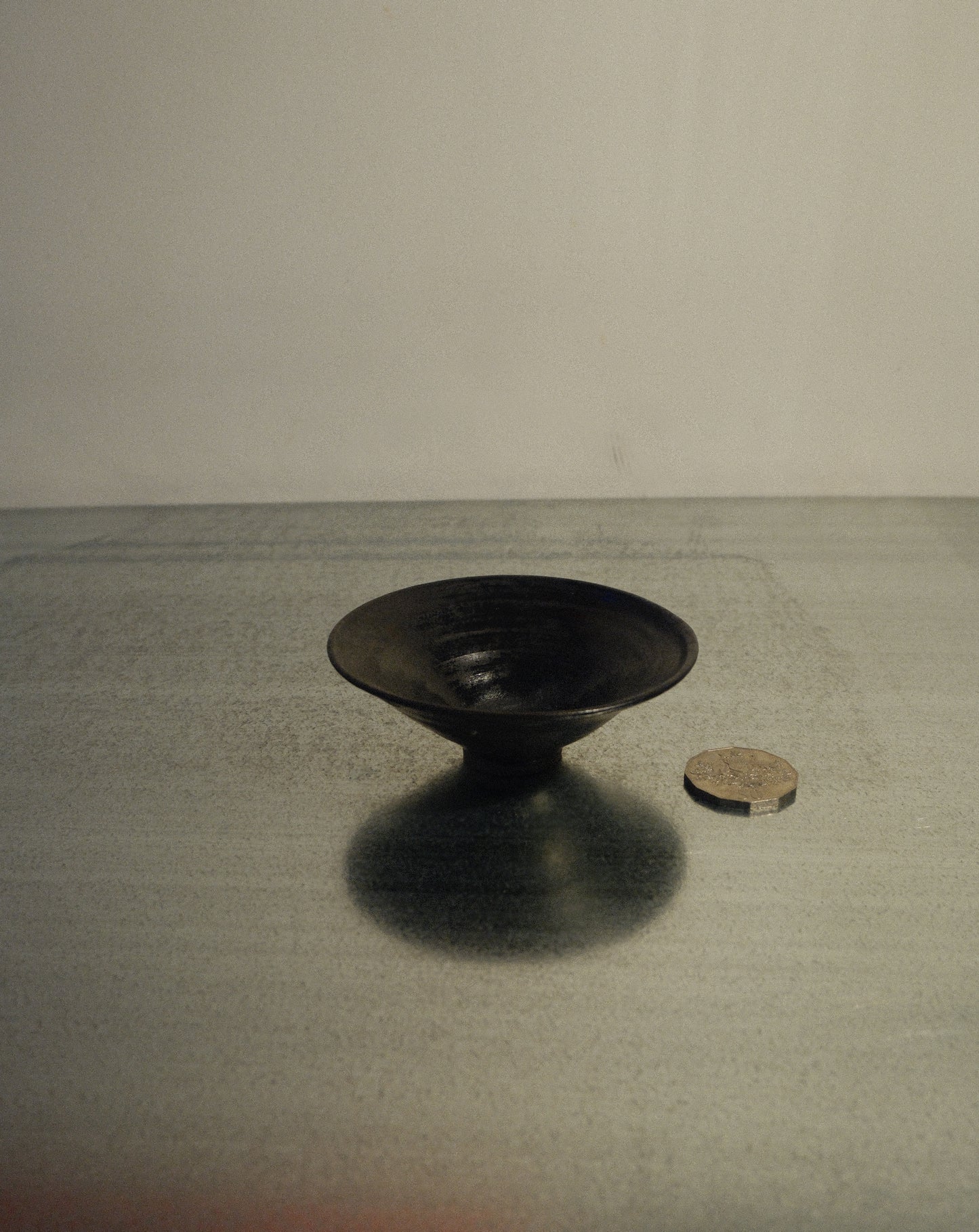 BLACK FANNED TEA CUP