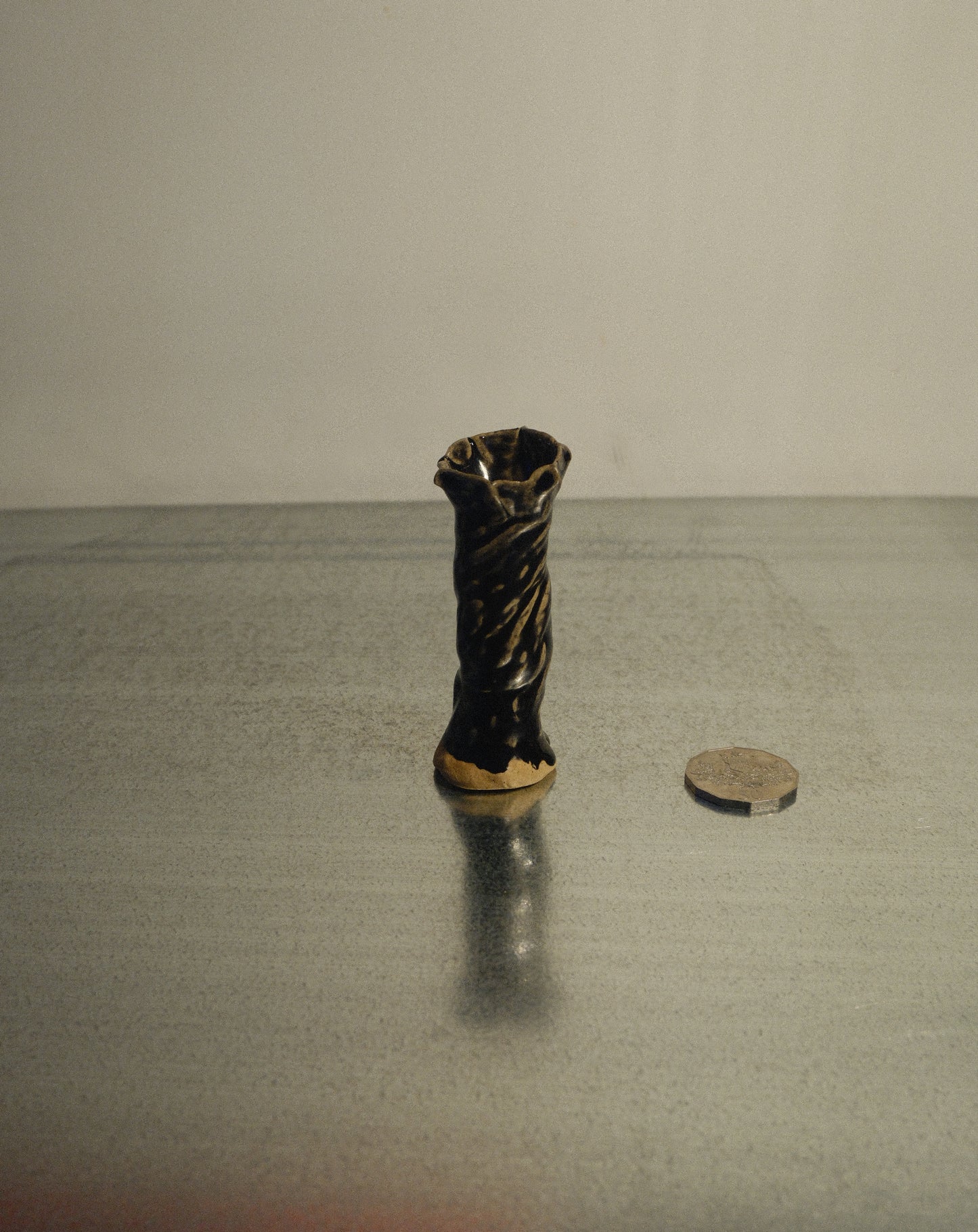 BLACK SHROOM VASE 001