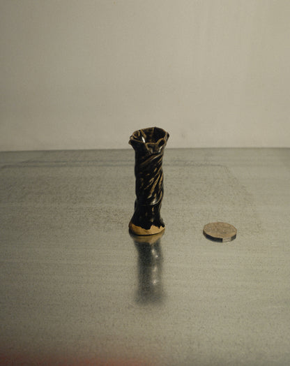 BLACK SHROOM VASE 001