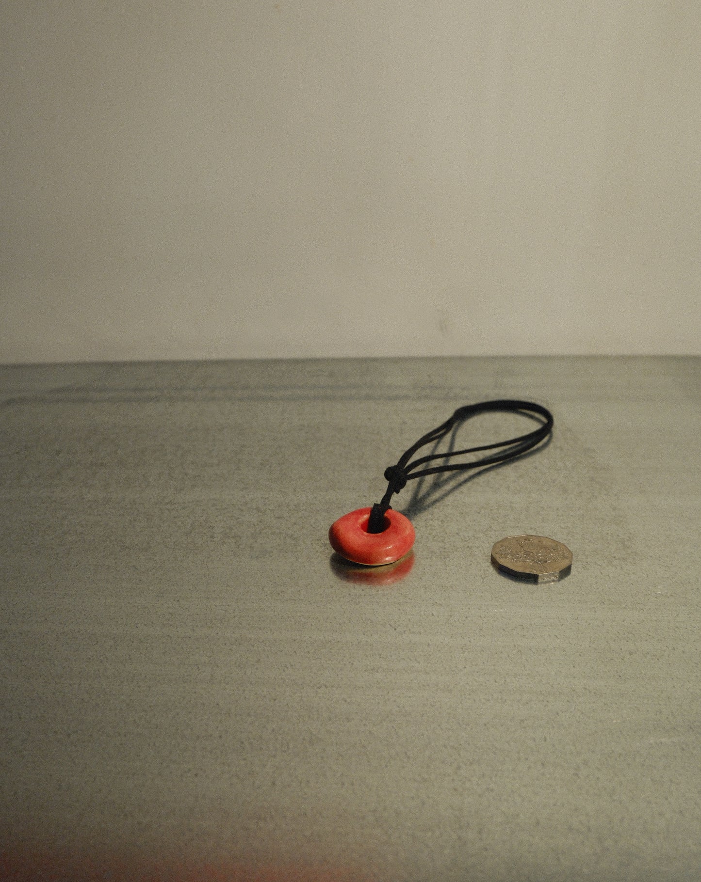 RED ADJUSTABLE CERAMIC NECKLACE