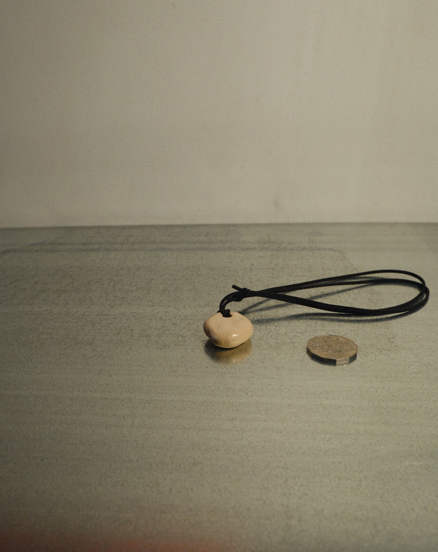 WHITE ADJUSTABLE CERAMIC NECKLACE 003