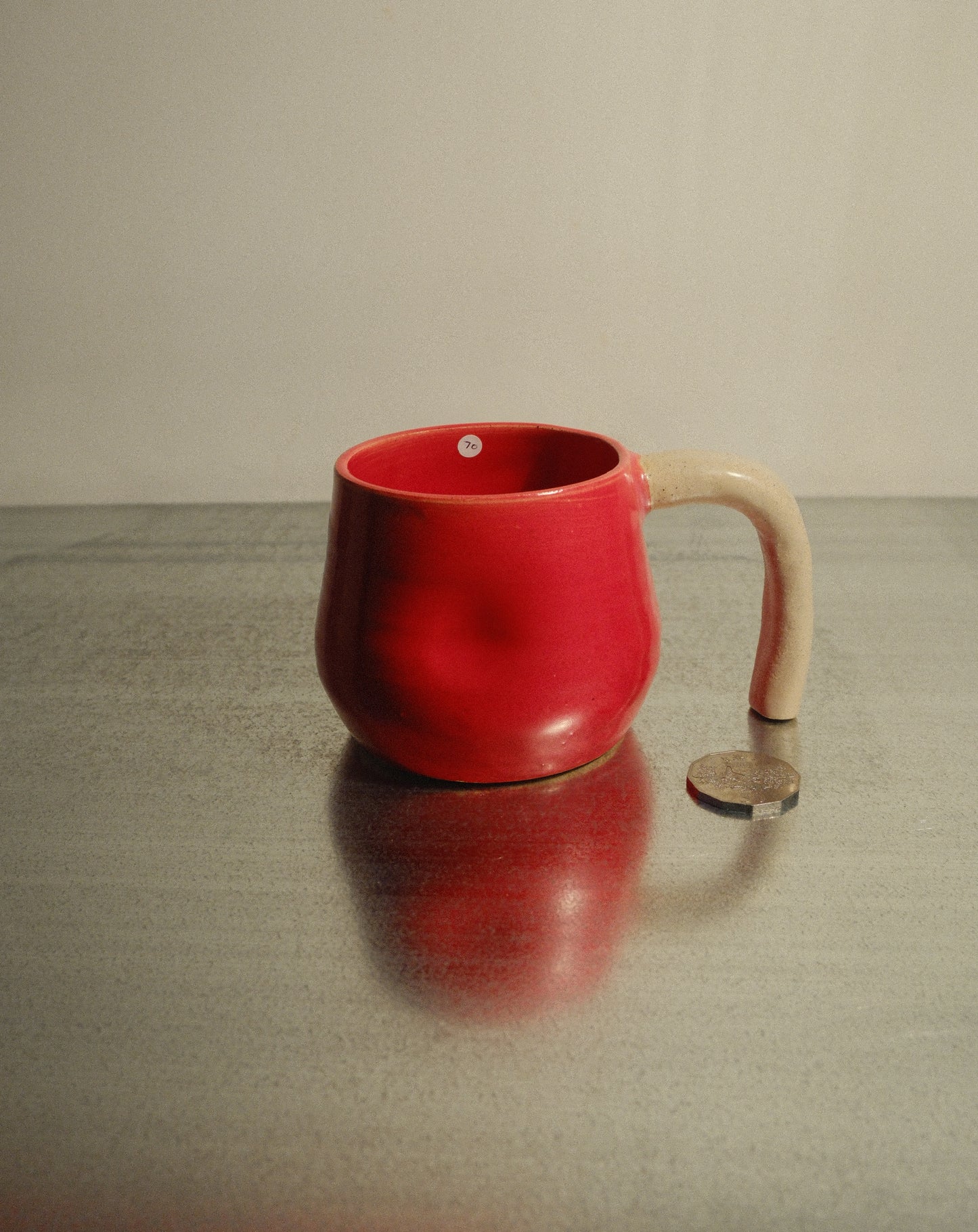 RED FUNKY HANDLE DIMPLE MUG 001