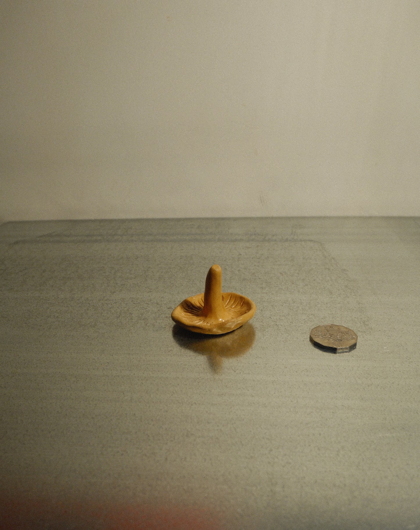 HONEY SHROOM RIBBED RING HOLDER 001