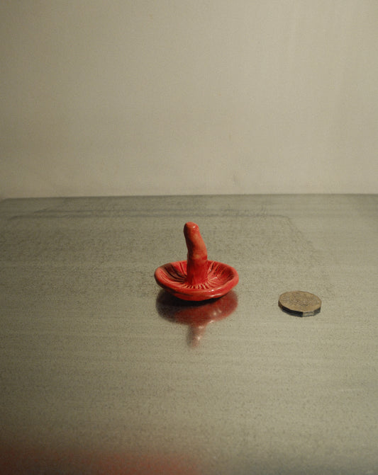 RED SHROOM RIBBED RING HOLDER 001
