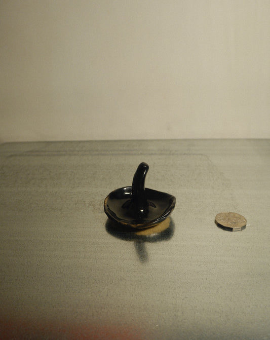 BLACK SHROOM RING DISH 001