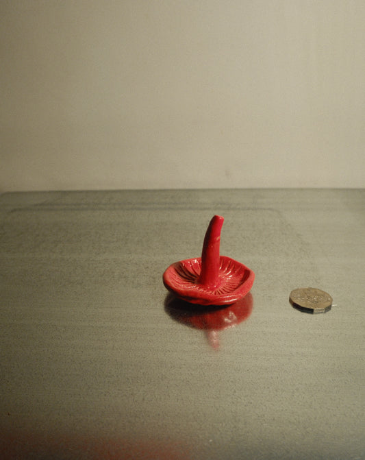 RED SHROOM RIBBED RING HOLDER 002