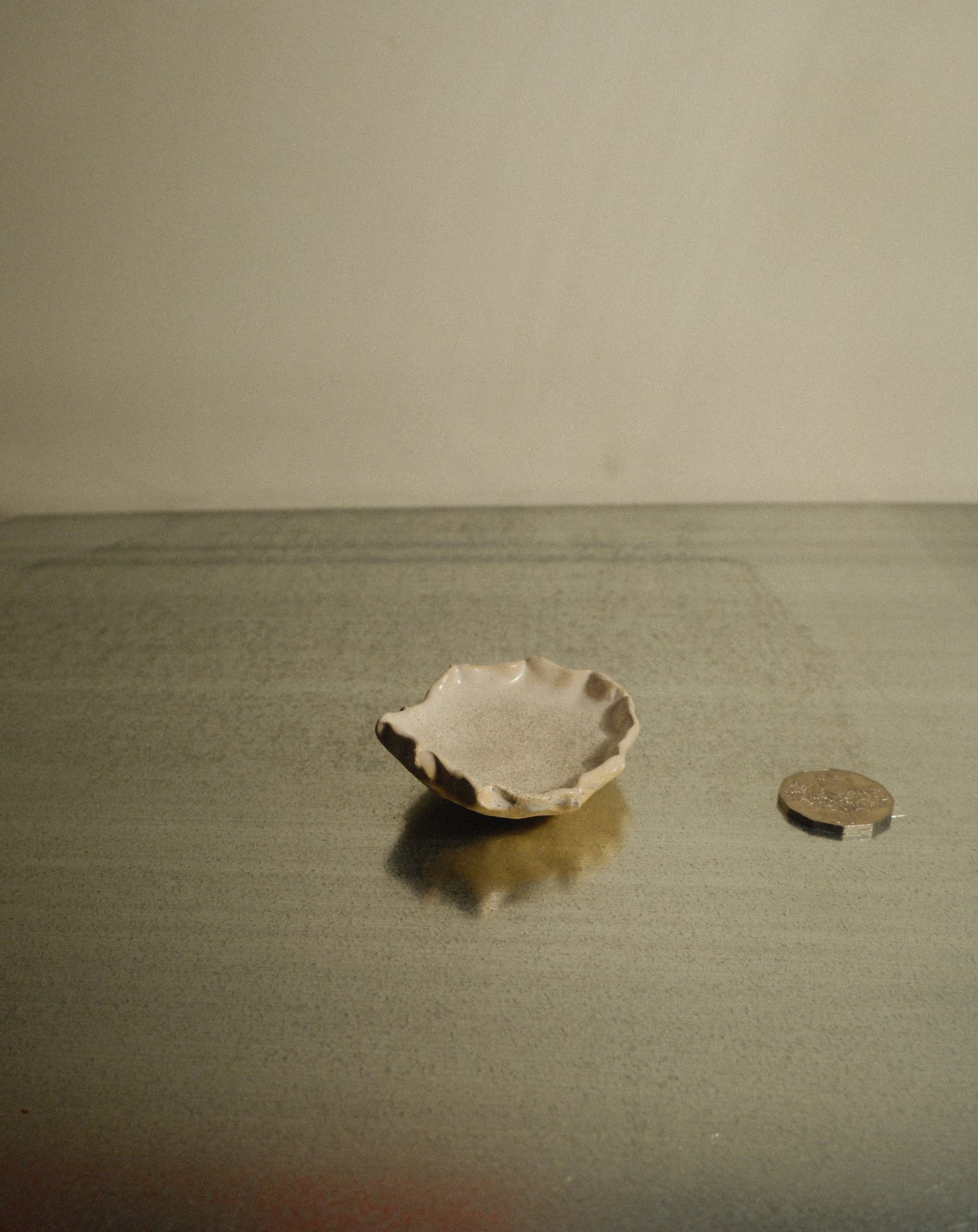 WHITE SHROOM DISH 003