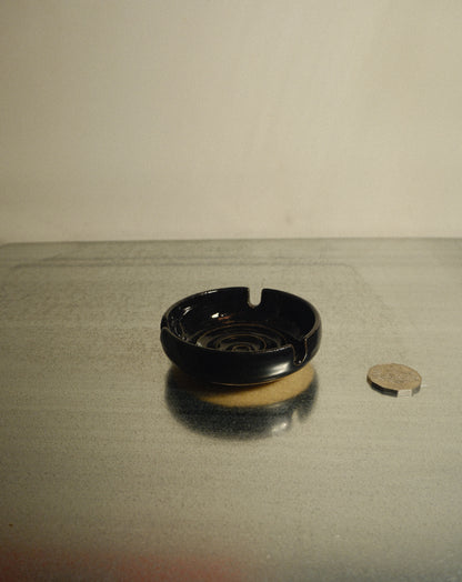 BLACK ASHTRAY 003