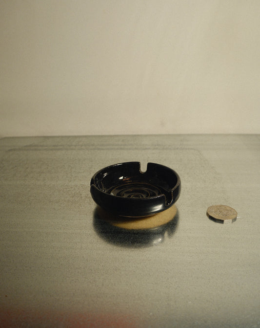 BLACK ASHTRAY 003