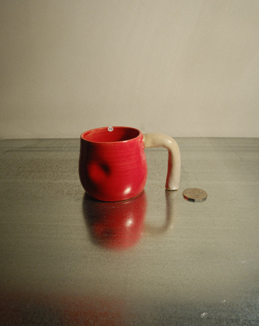RED FUNKY HANDLE DIMPLE MUG 002