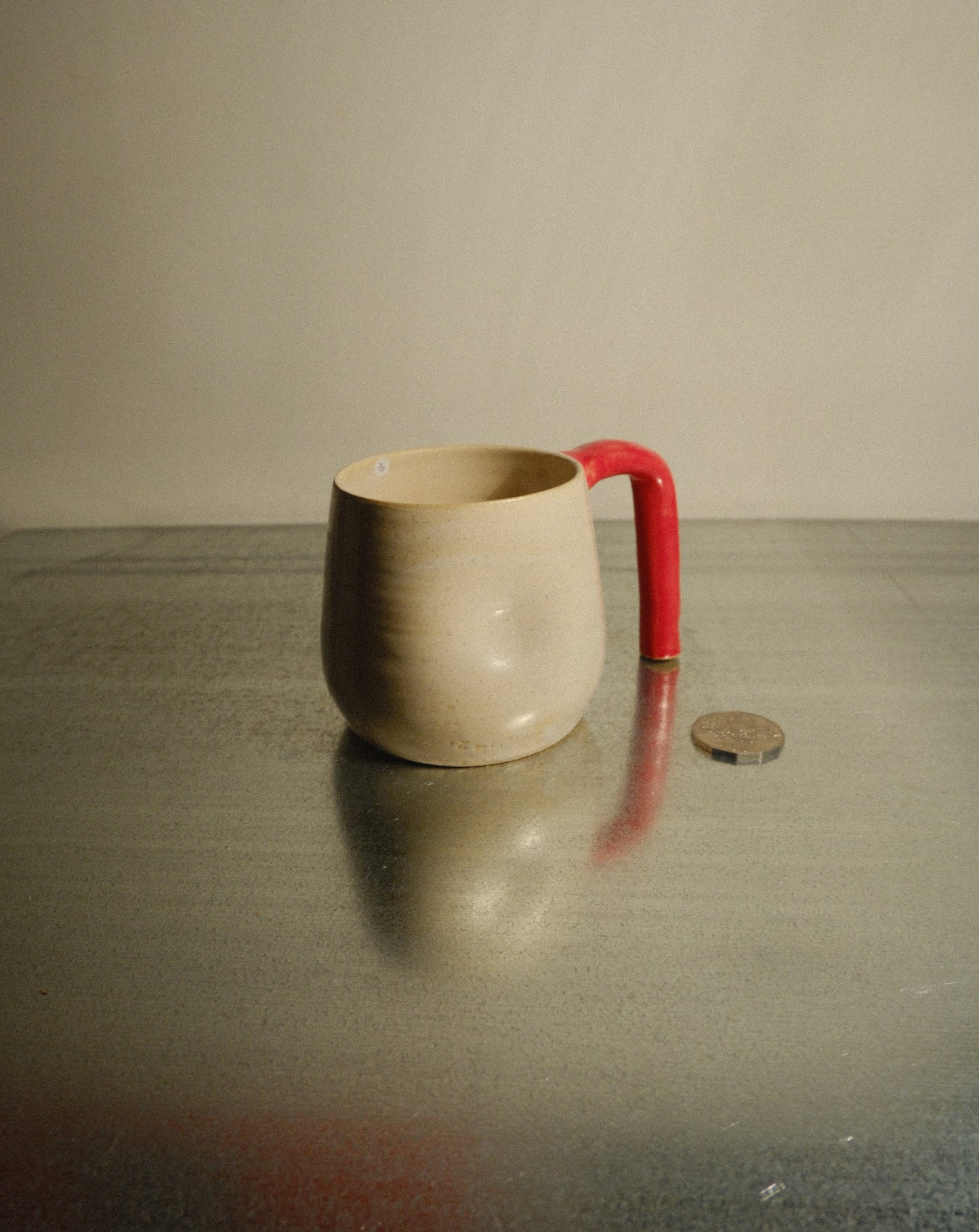 WHITE FUNKY HANDLE DIMPLE MUG 001