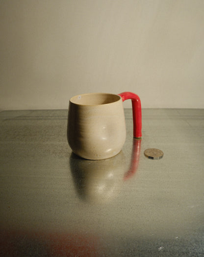 WHITE FUNKY HANDLE DIMPLE MUG 001